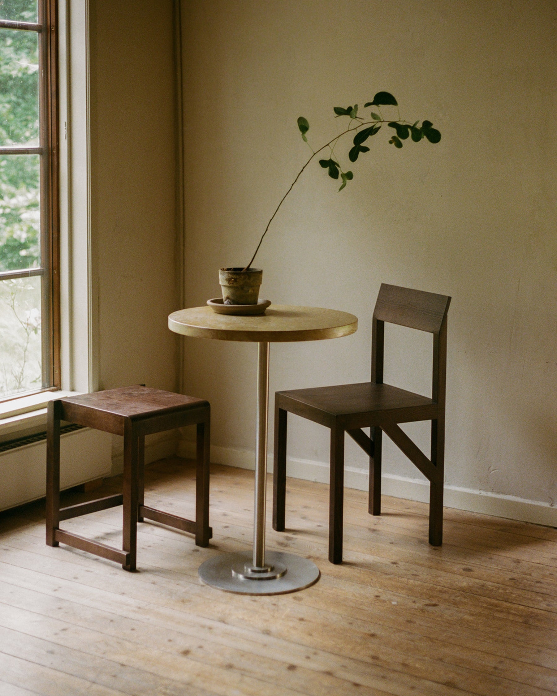 BRACKET CHAIR - Dark Brown Ash