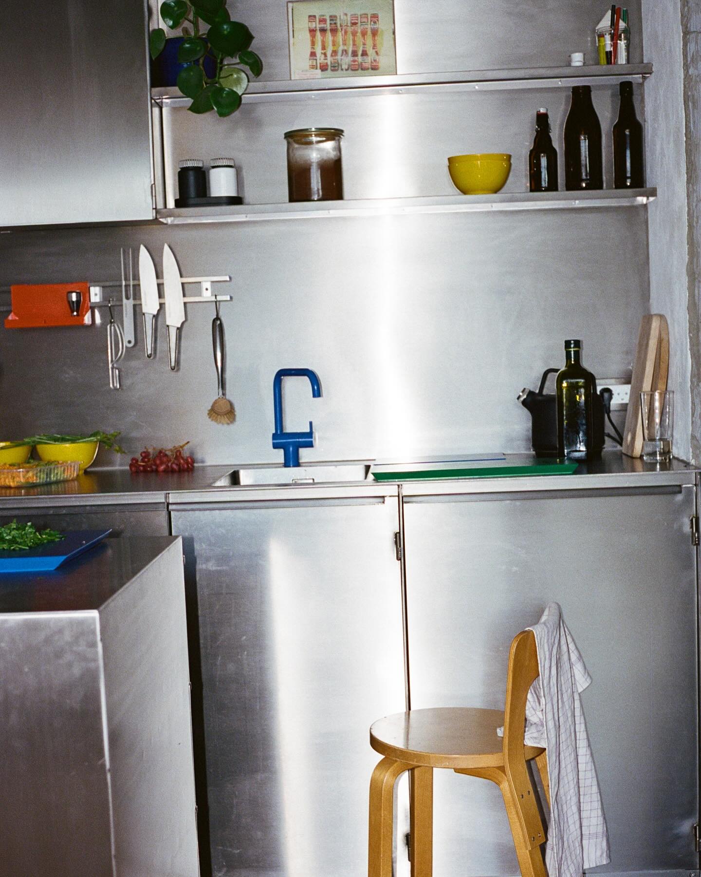 RS-S20 - Rack Shelf - Orange