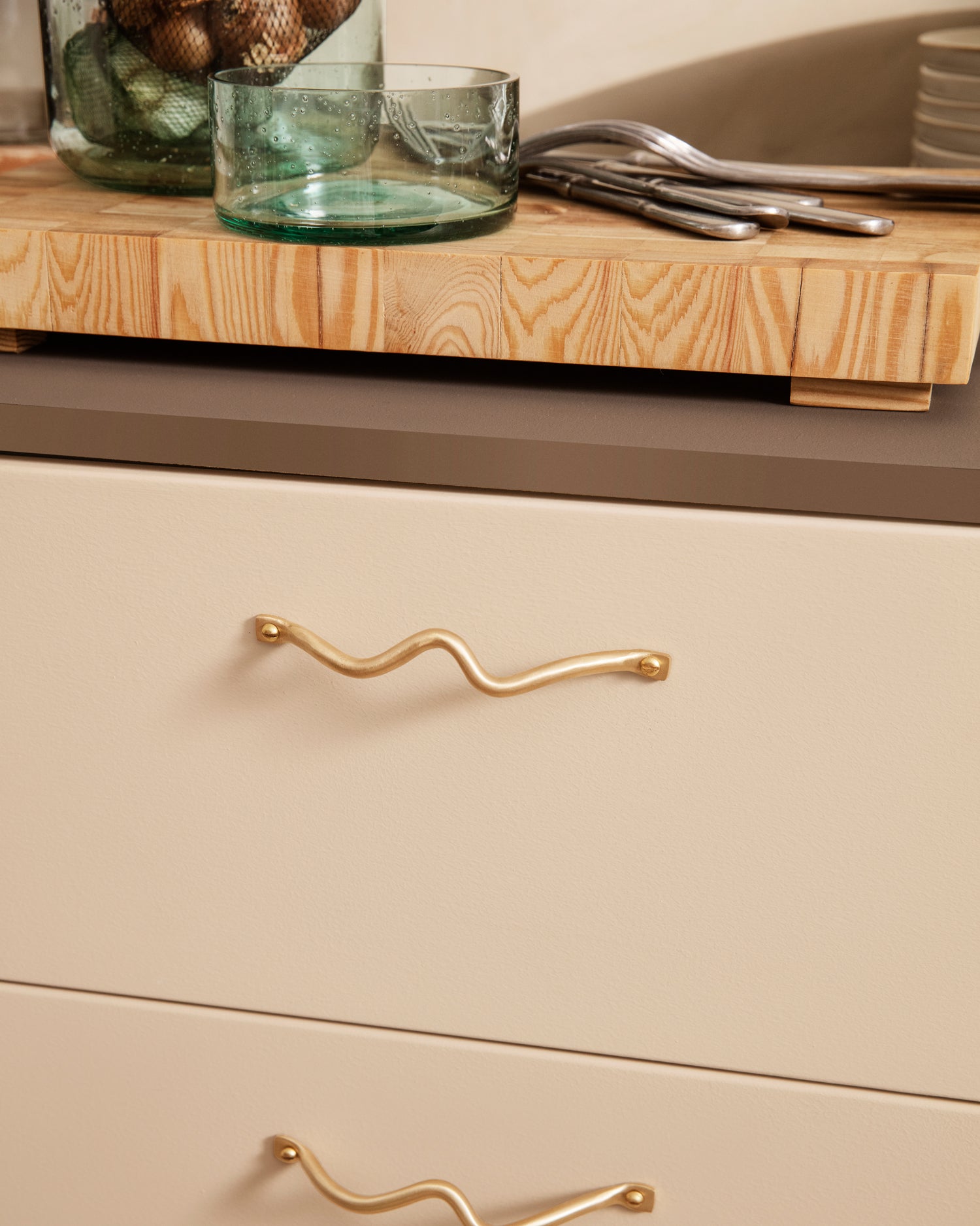 Curvature Handle - Brass