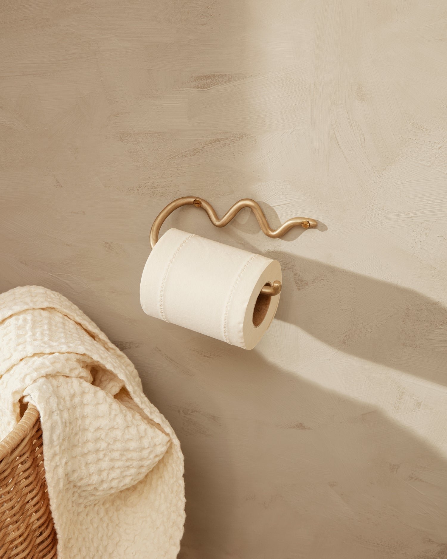 Curvature Toilet Paper Holder - Brass