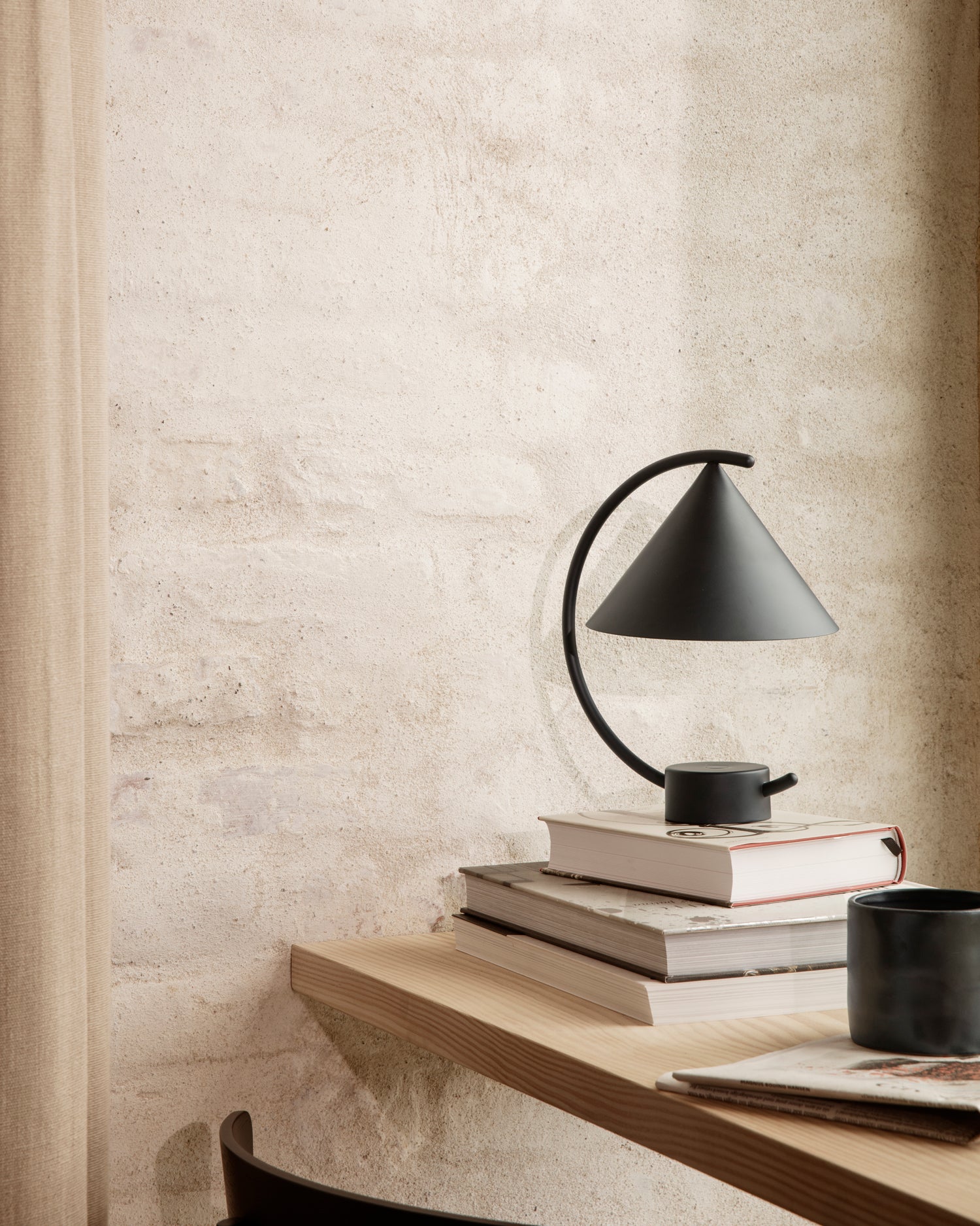 Meridian Lamp - Black