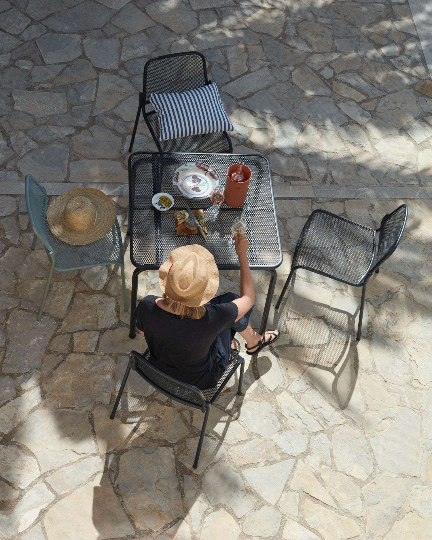 Mira Armchair - Anthracite Black