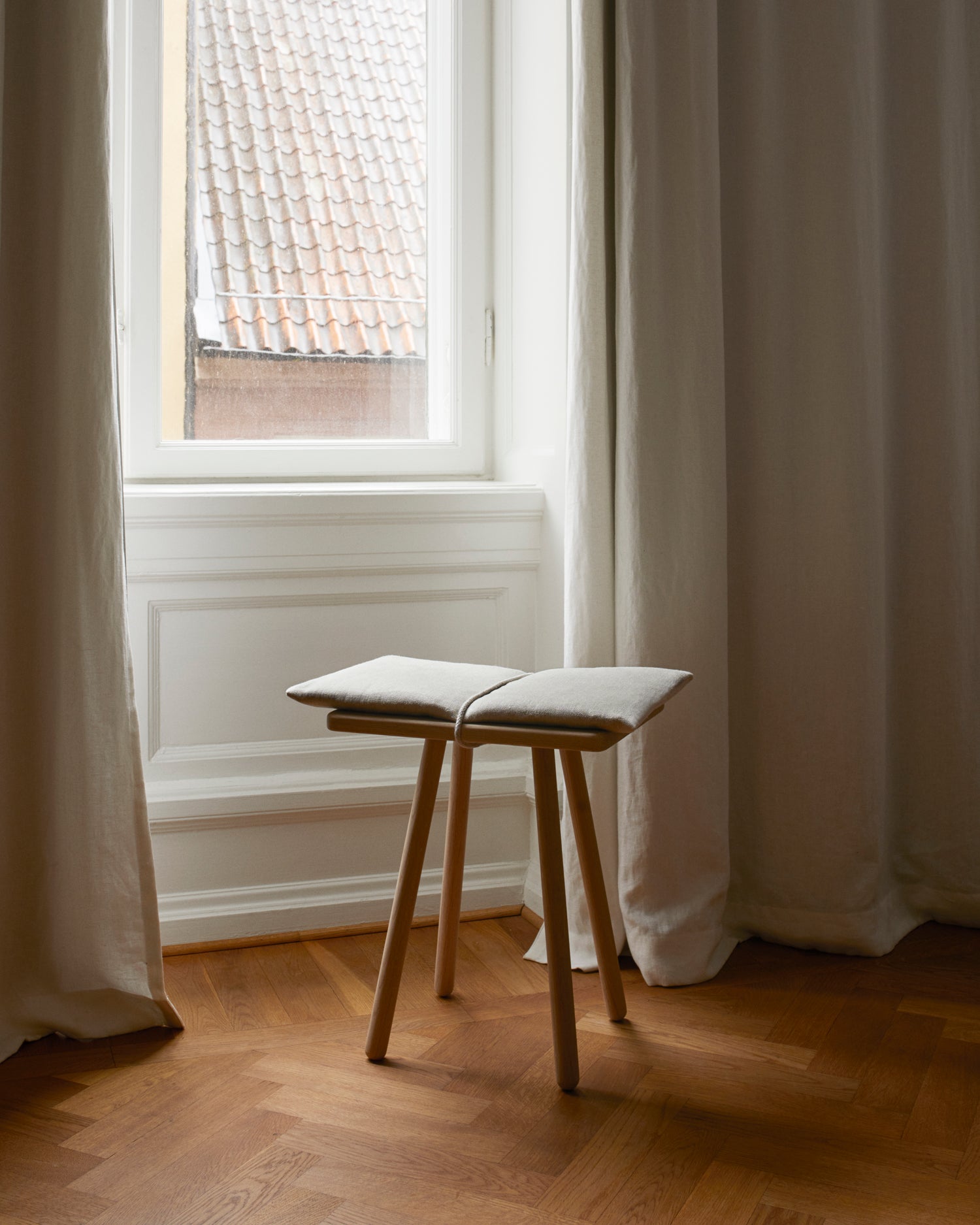 Georg Stool - Oak/Linen