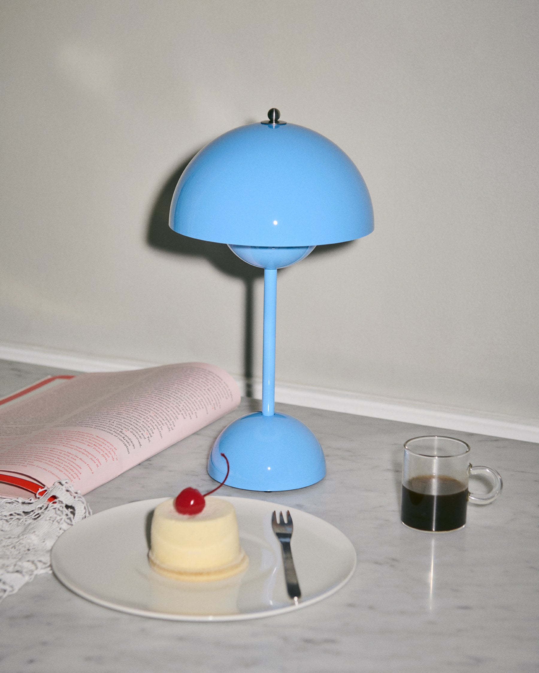 Flowerpot VP9 Portable Table Lamp - Swim Blue