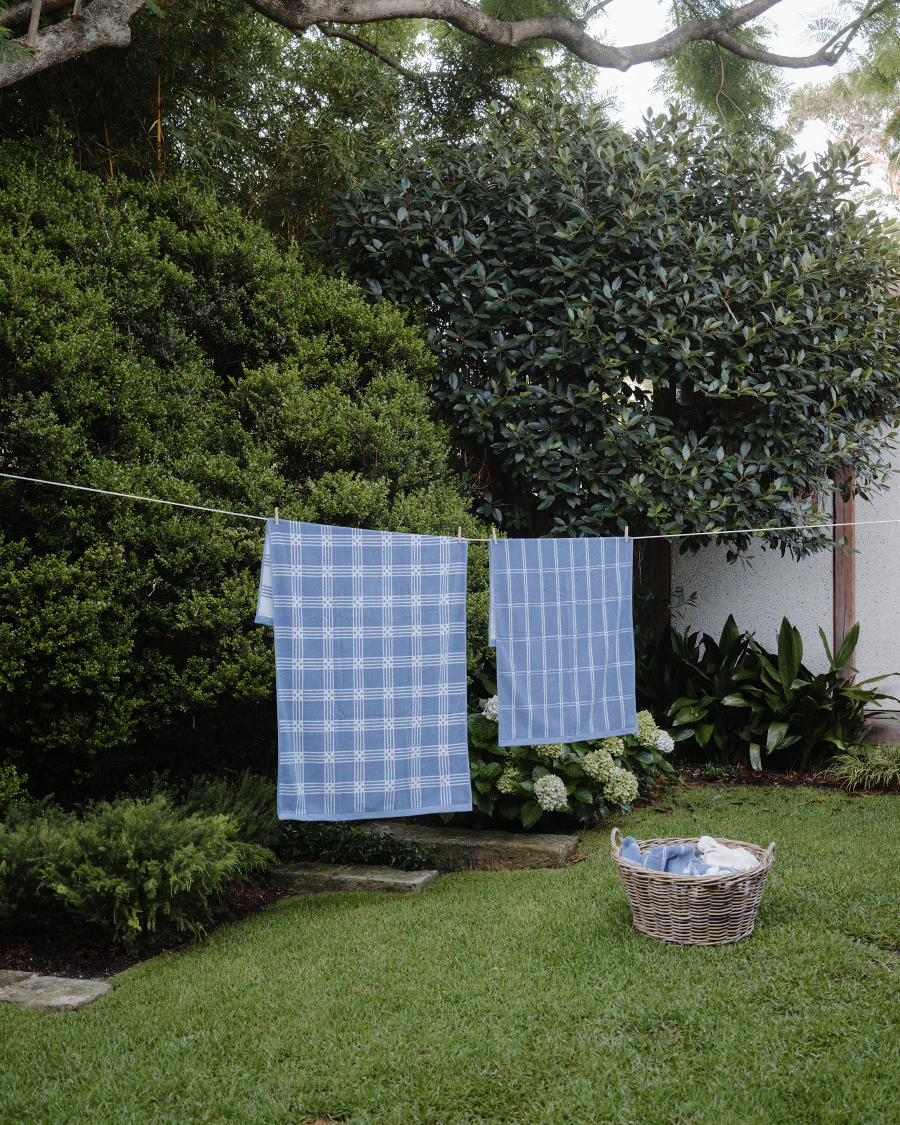 Sorn Bath Towel - Celeste / Chalk