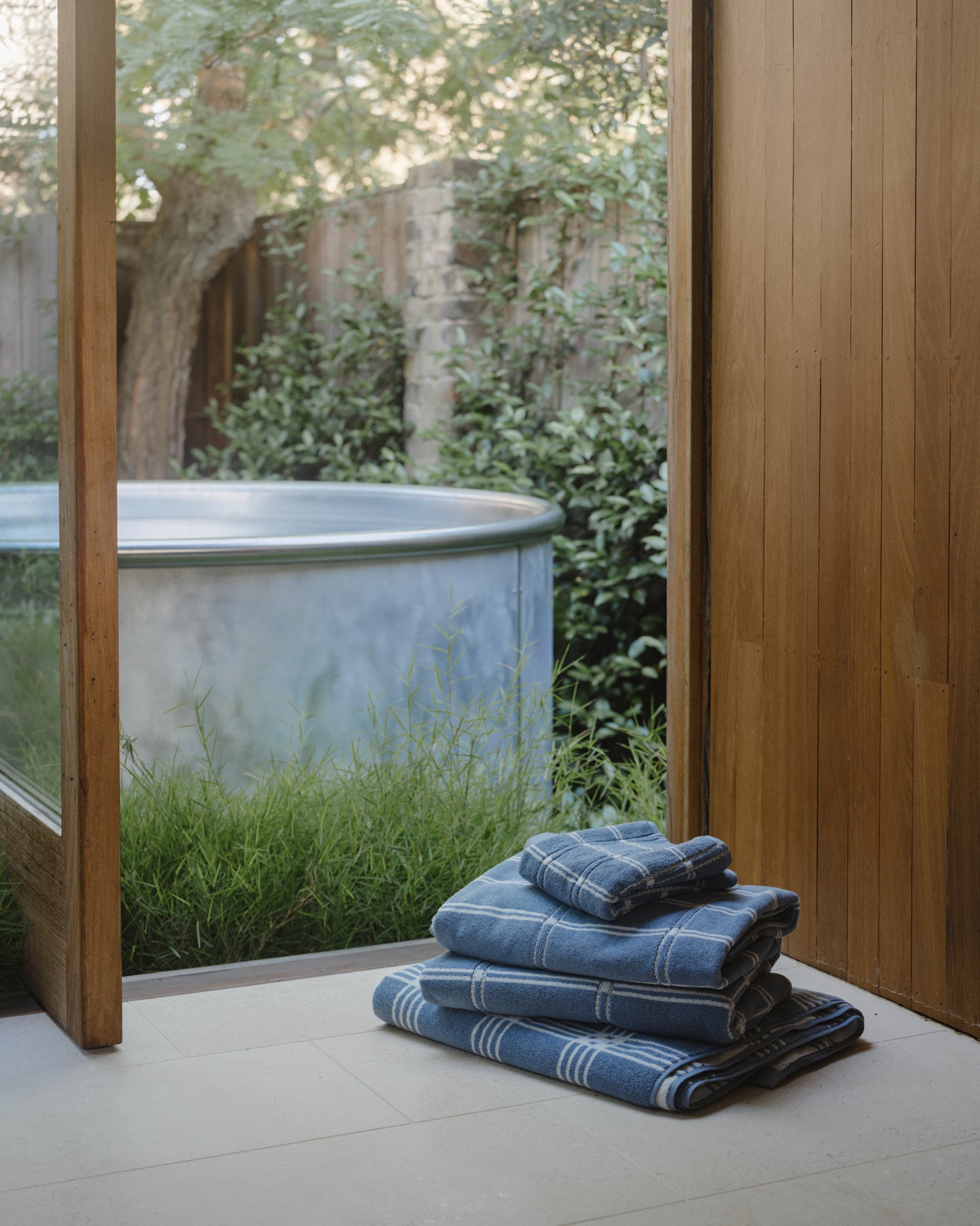 Frisa Pool Towel - Celeste / Chalk