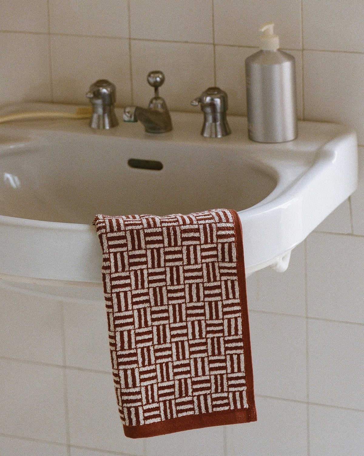 Torrens Hand Towel - Mudbrick & Crème