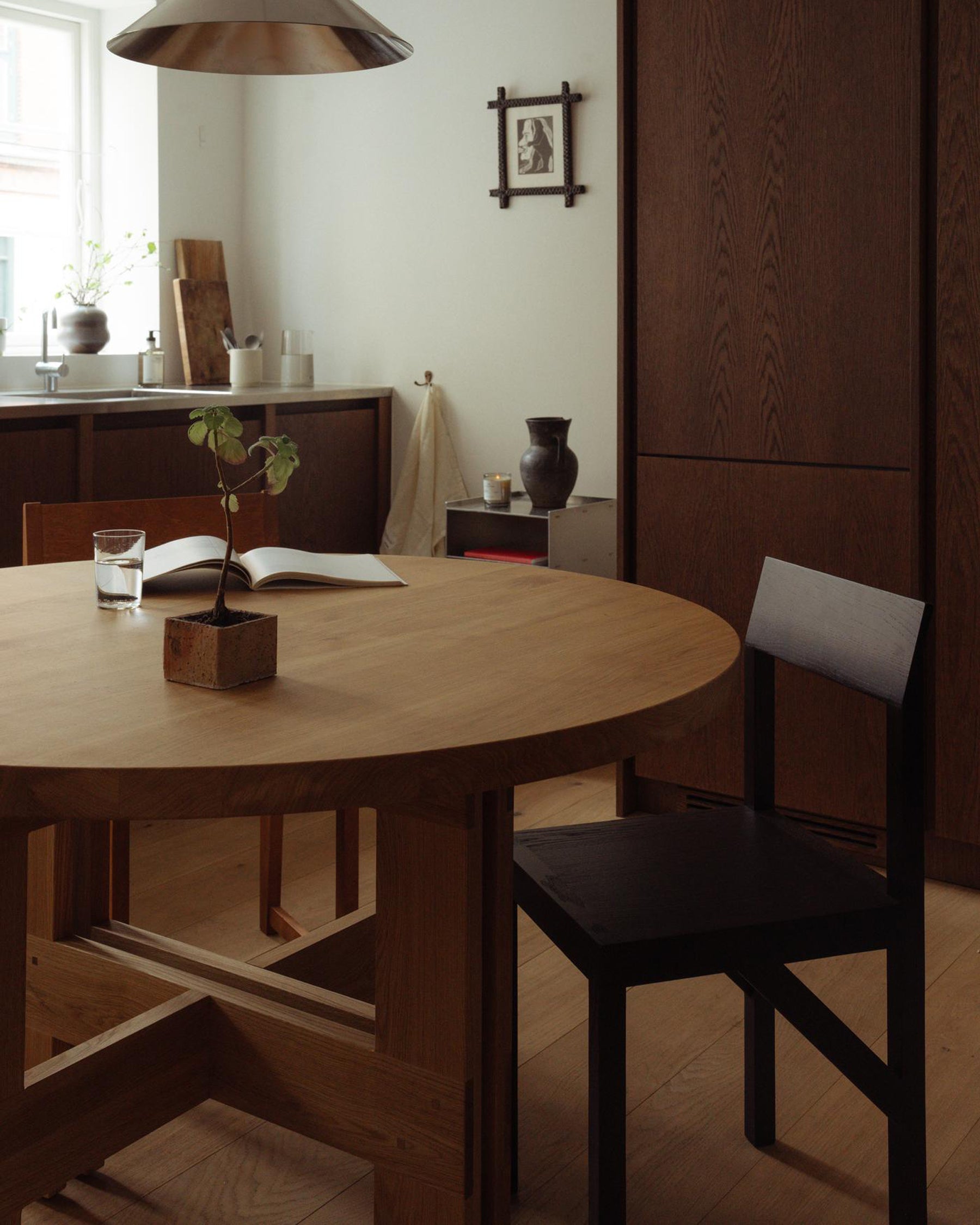 BRACKET CHAIR - Dark Brown Ash