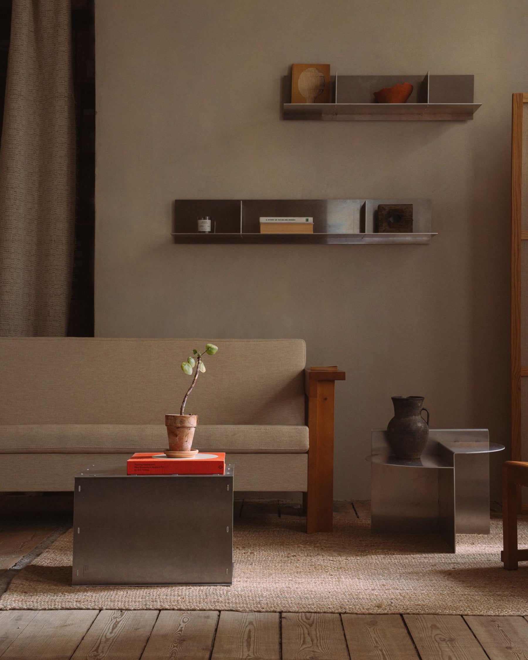 SYMMETRY COUCH - Ash Wood / Oat Fabric