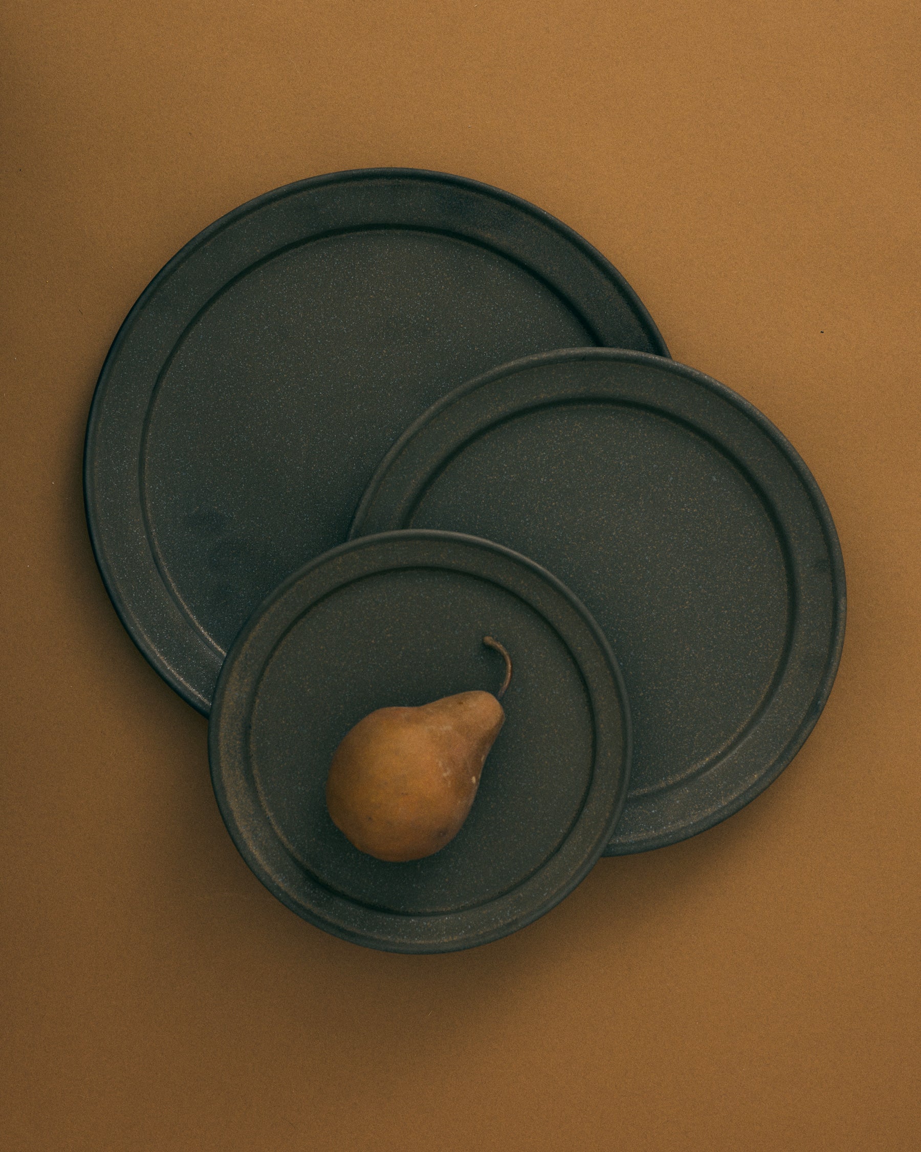 Narrow Rim Plate Large - Copper Brown