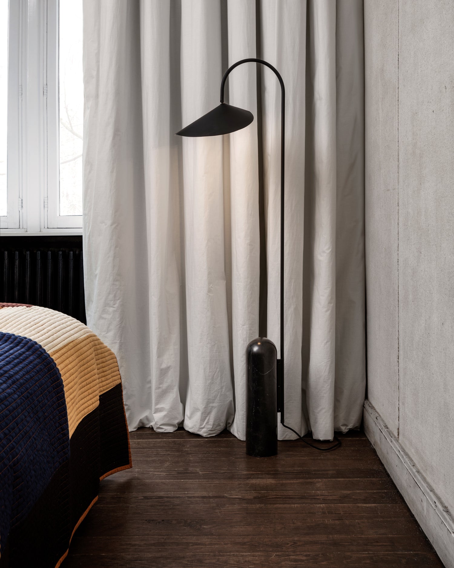 Arum Floor Lamp - Black