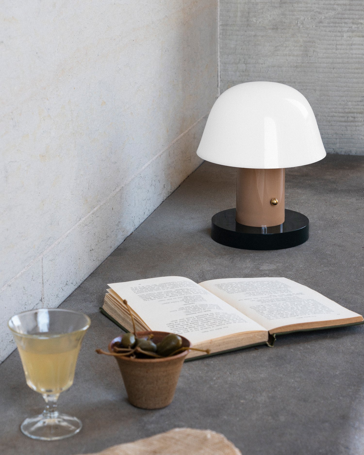 Setago Portable Table Lamp - Nude/Forest
