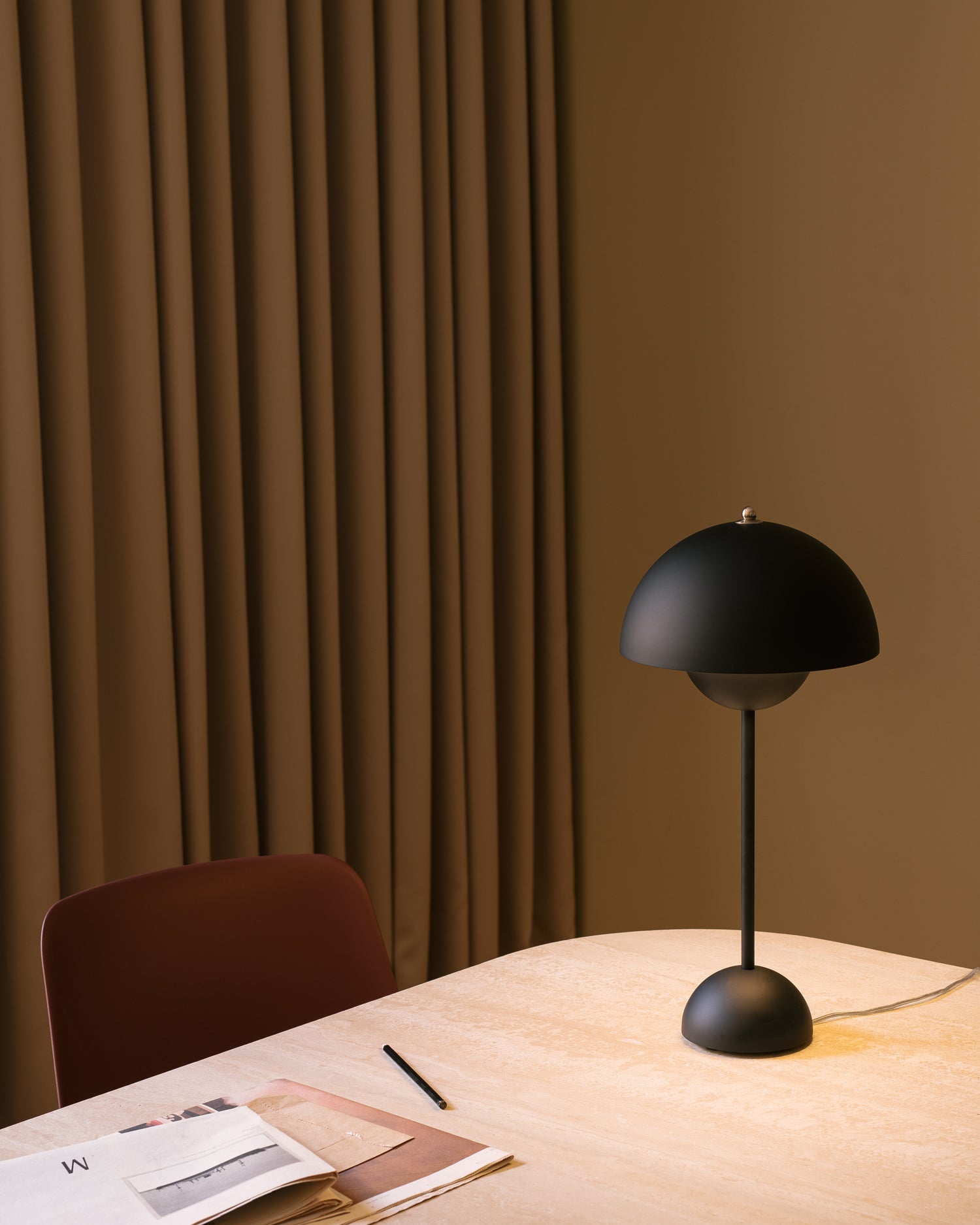 Flowerpot VP3 Table Lamp - Matte Black